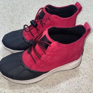 Sorel Out N’ About Magenta Booties